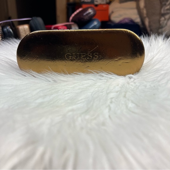 Guess - Picture 2 of 3